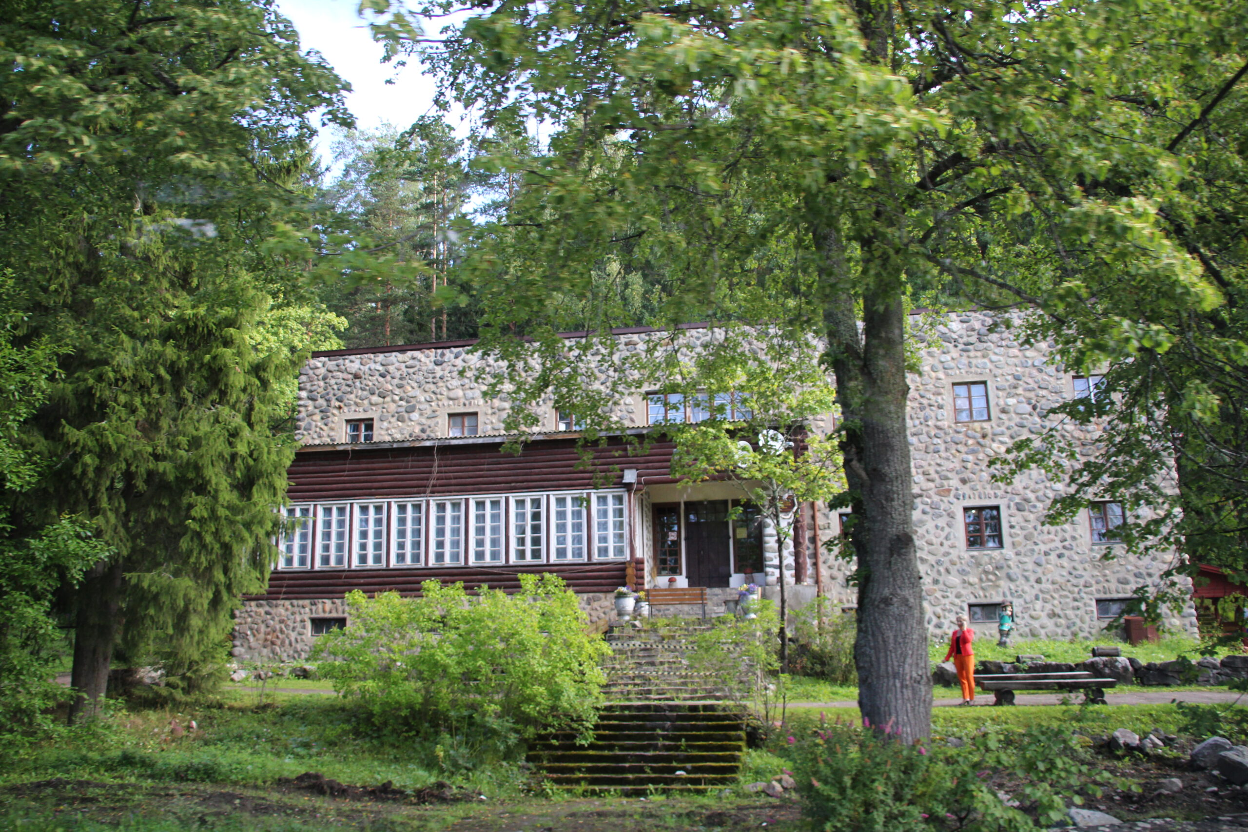 Galleria Rosenlewin Hopeakerho Ry